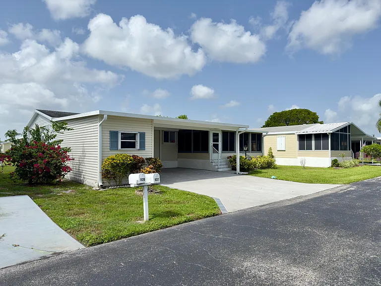 827 Sun Glow St — Photo 31