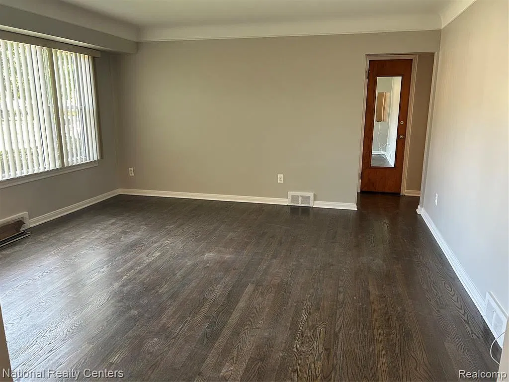 4 bed, 2.0 bath, 1965 sqft, $2,100 — Photo 3