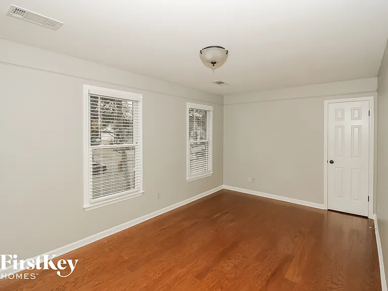 980 Yorktown Rd — Photo 11