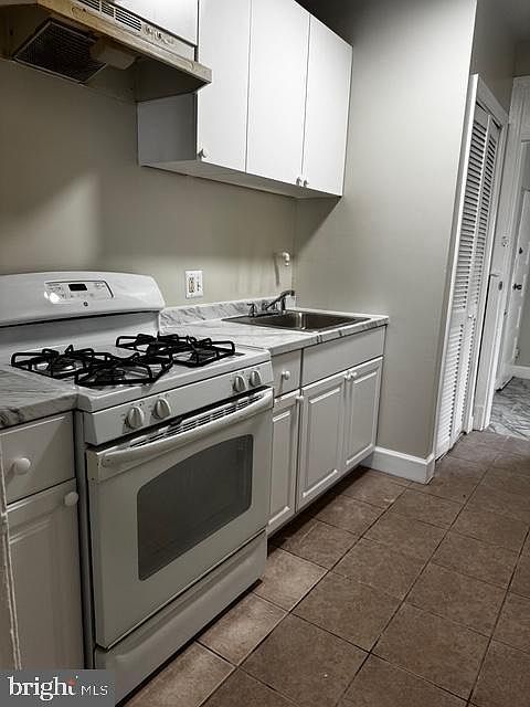 2nd image of 1227 Holbrook Ter NE