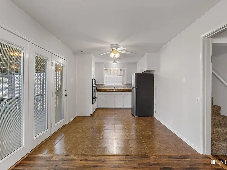 1604 Parkdale Dr — Photo 9