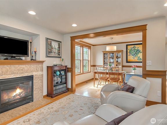 2nd image of 4415 40th Avenue SW