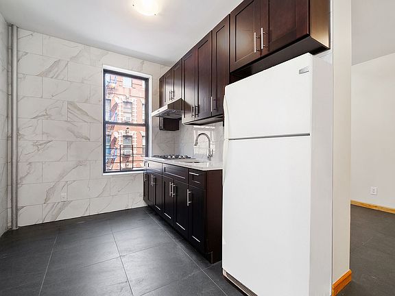 2nd image of 207 Clinton St APT 5