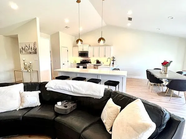 5295 Fletching Ct, Theodore, AL 36582