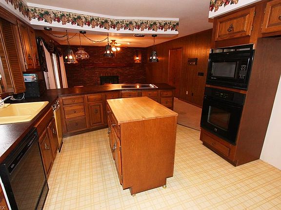 3rd image of 115 Wildwood Pl