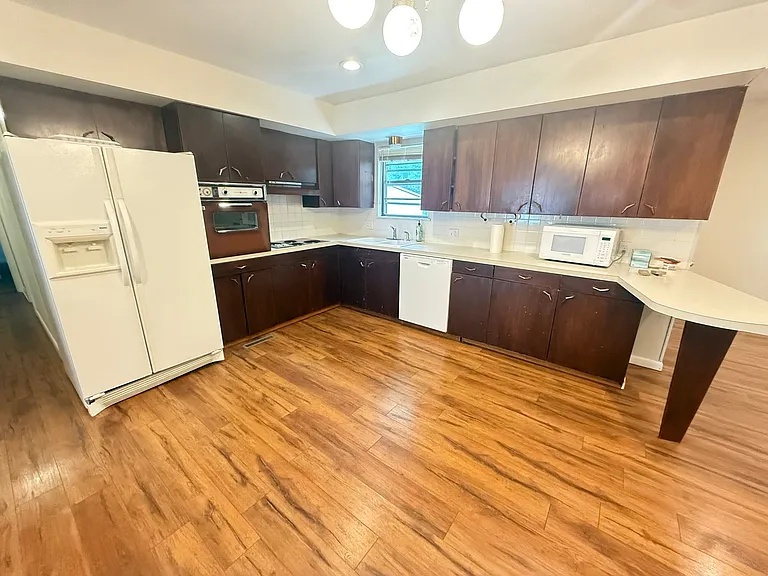 825 S Luster Ave — Photo 9