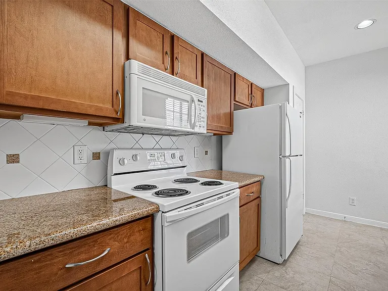 2700 Revere St #112 — Photo 16