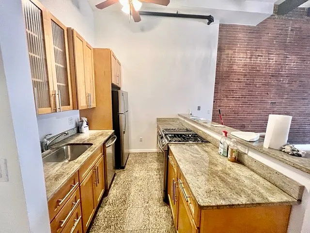 3 bed, 9999 sqft, $5,700 — Photo 3
