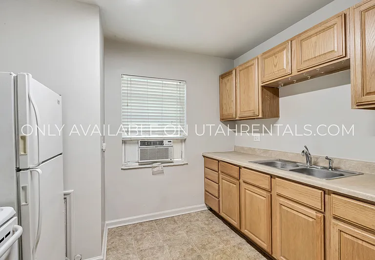 511 N 100 W #8 — Photo 2