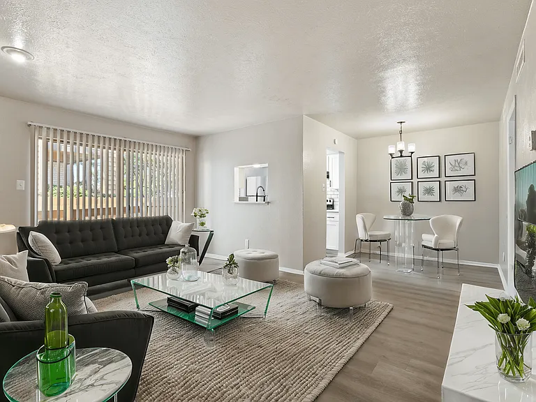 Regal Court Apartments — Photo 10