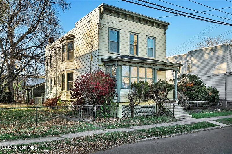 2nd image of 1635 Ninth Avenue