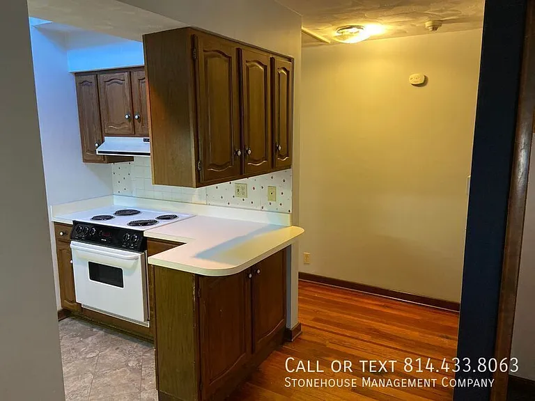 446 W 10th St #5 — Photo 5