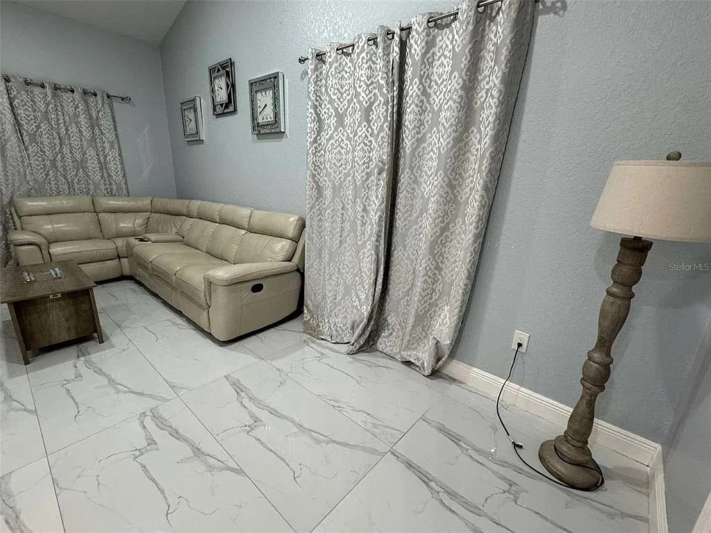 3 bed, 2.5 bath, 1492 sqft, $2,700 — Photo 3