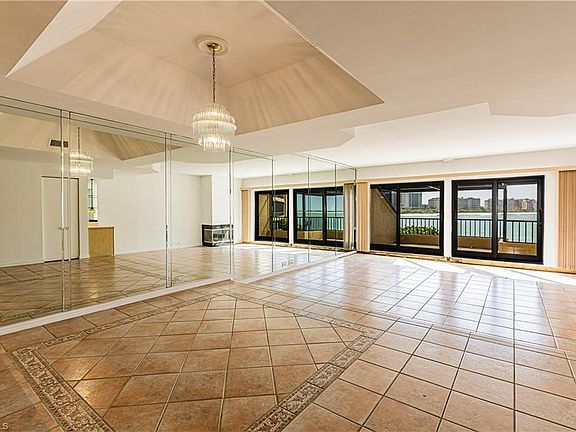 4th image of 411 La Peninsula Blvd #411