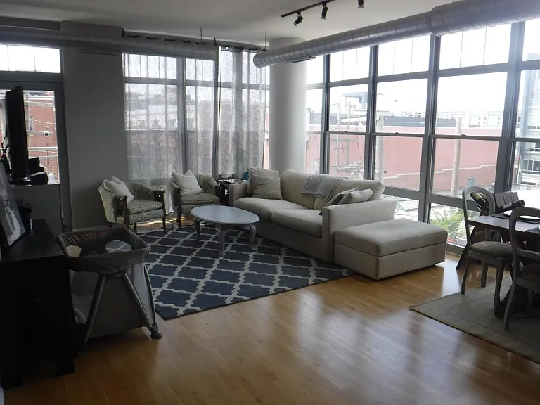 1200 W Monroe St #420 — Photo 1