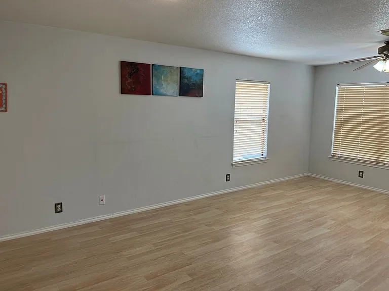 15 McLennan Oak — Photo 11