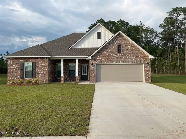 11452 Memphis Cir, Ocean Springs, MS 39564