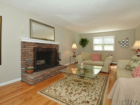 3rd image of 8 Overlook Dr #A