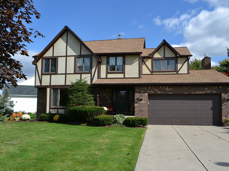 4BR, 2.5 bath updated home