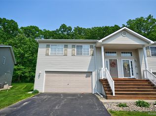 1015 Timber Ridge Ct, Grand Blanc, MI 48439