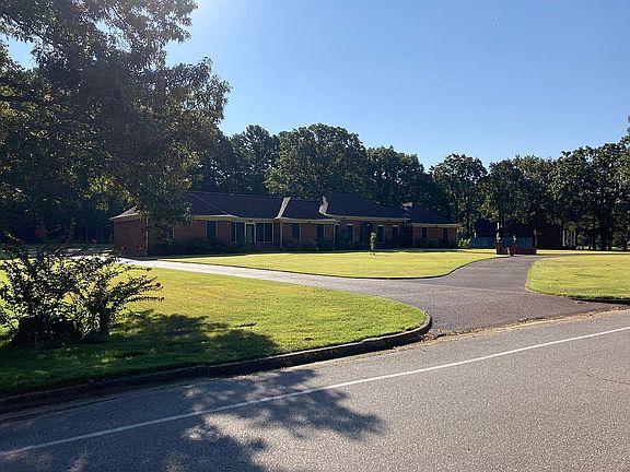2nd image of 811 Eagle Mountain Blvd