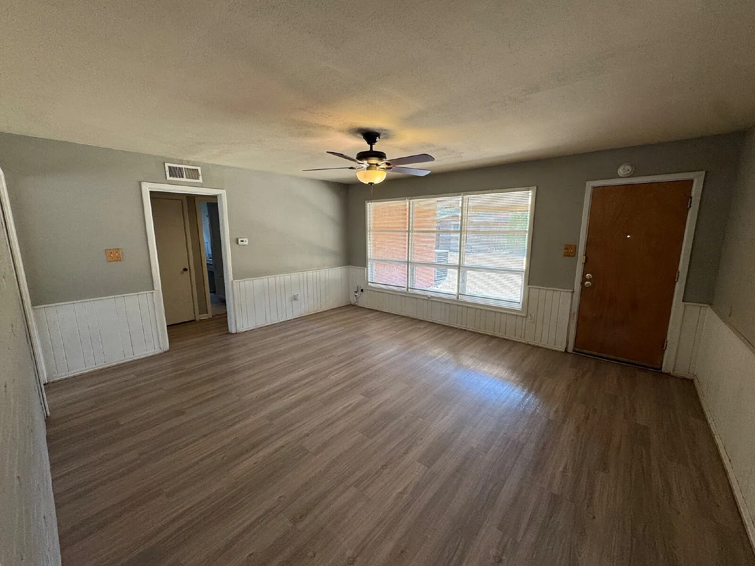 3 bed, 2.0 bath, 1775 sqft, $1,400 — Photo 2