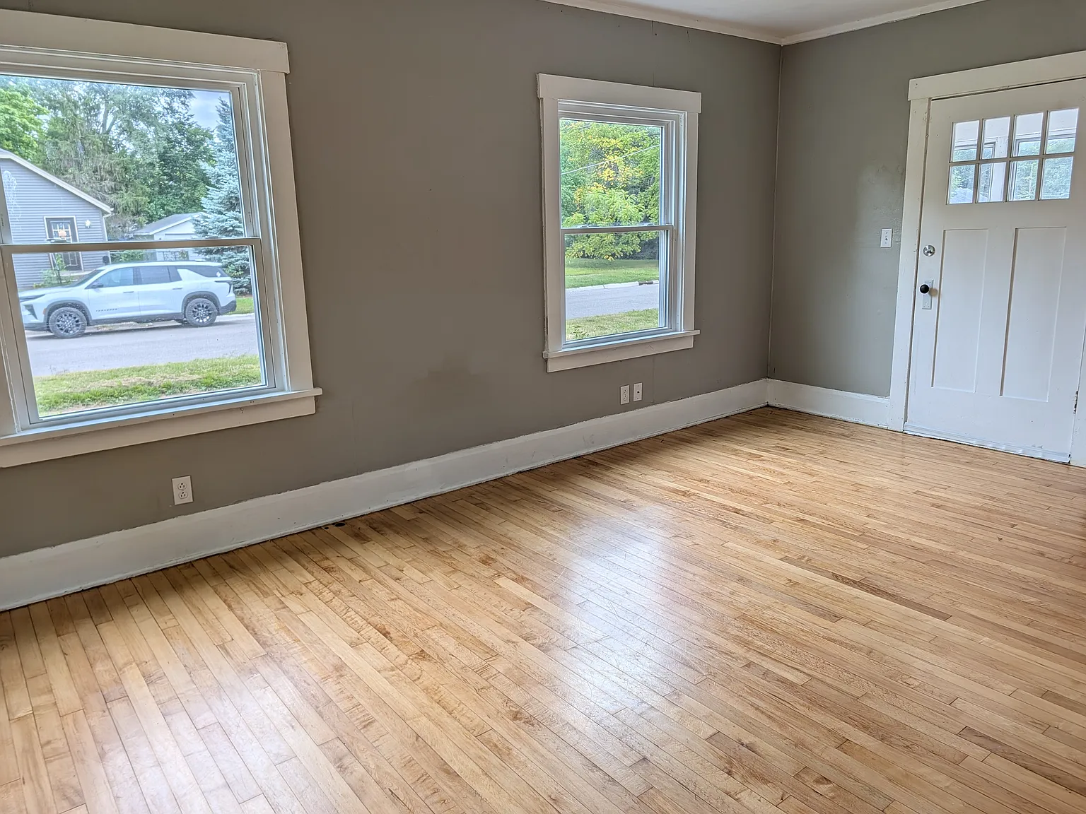 3 bed, 1025 sqft, $1,700 — Photo 3