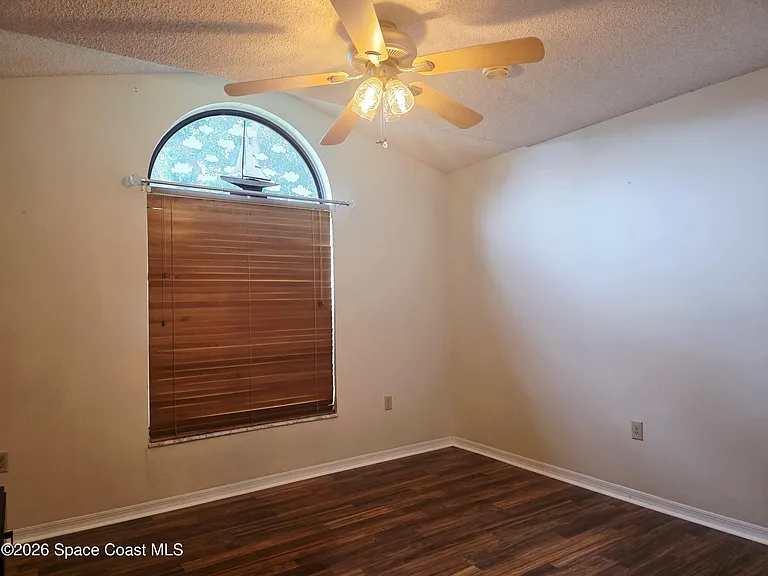 870 Spirea Dr — Photo 14