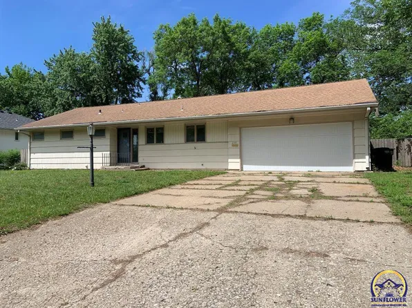 2145 SW Crest Dr, Topeka, KS 66614