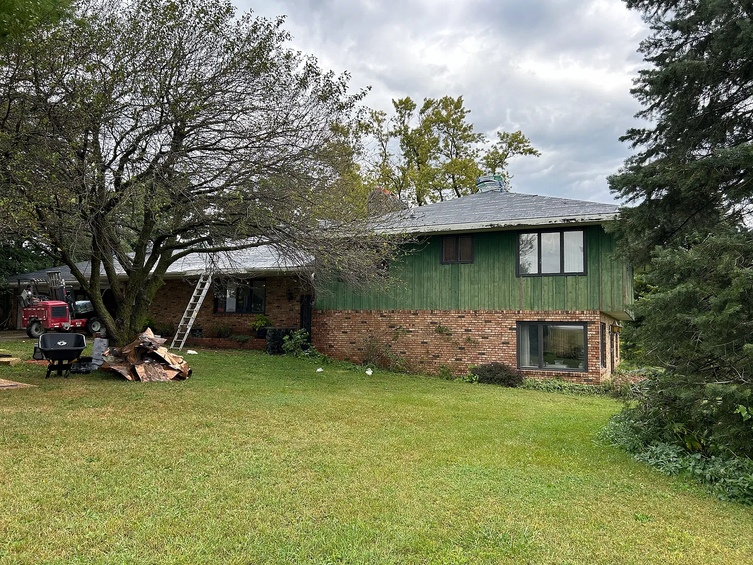 4 bed, 3200 sqft, $1,600 — Photo 1