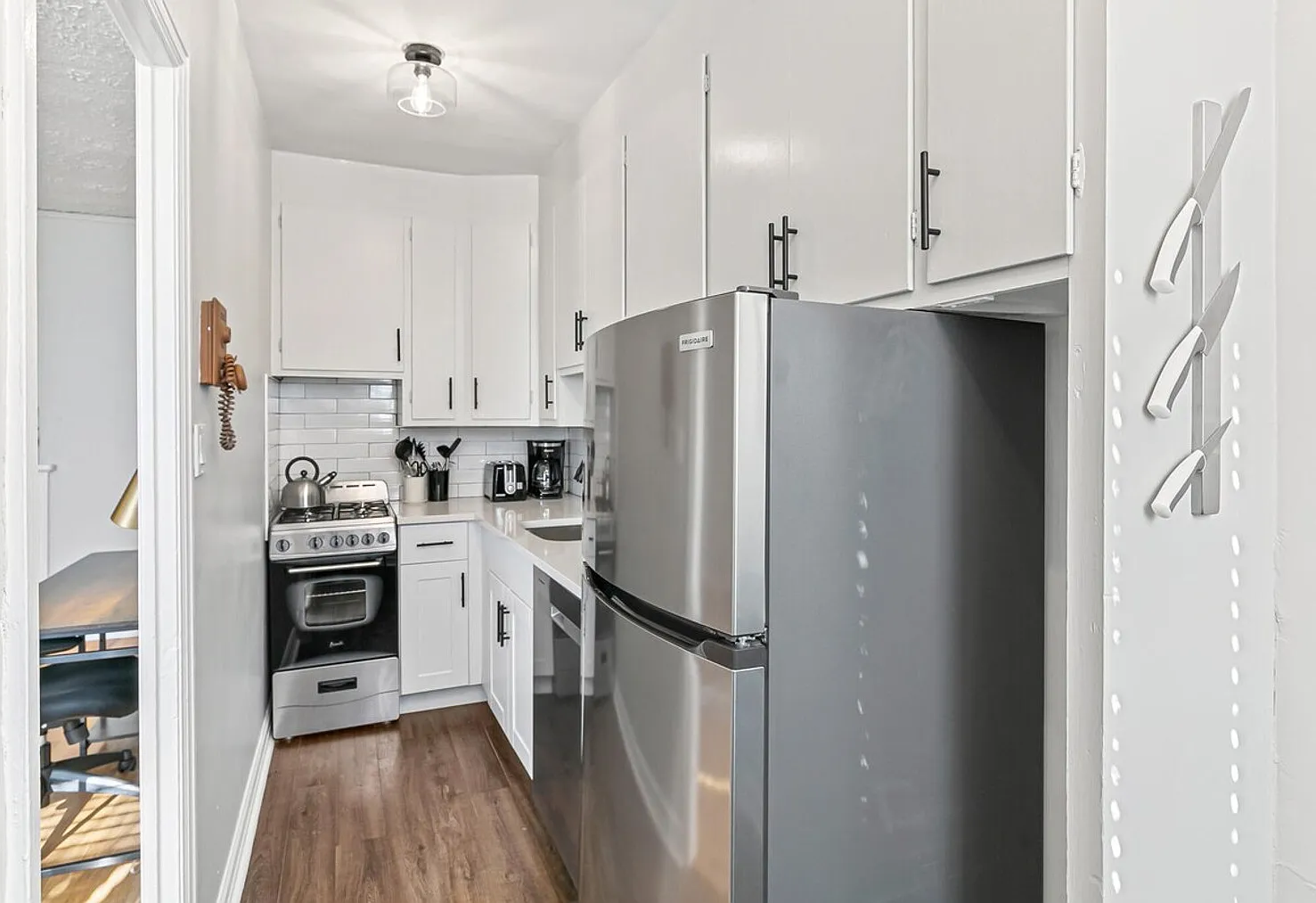 1 bed, 1.0 bath, 452 sqft, $2,426 — Photo 3