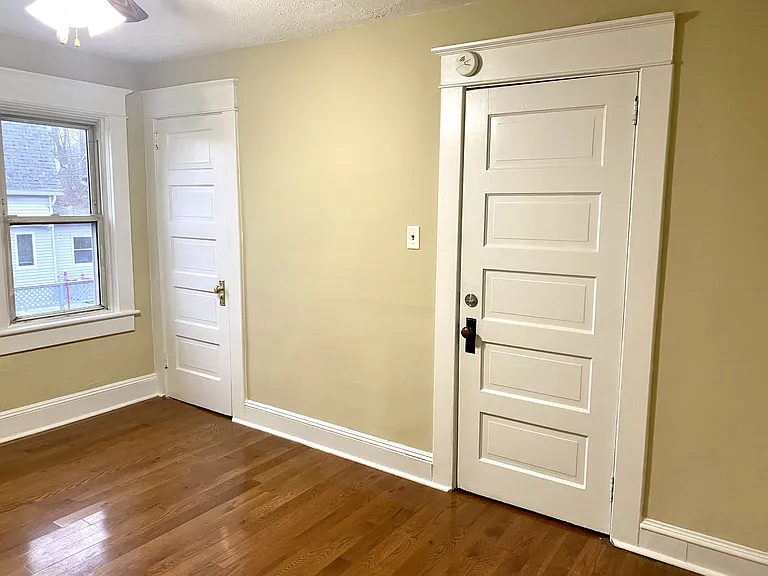 223 E Mountain Rd — Photo 17