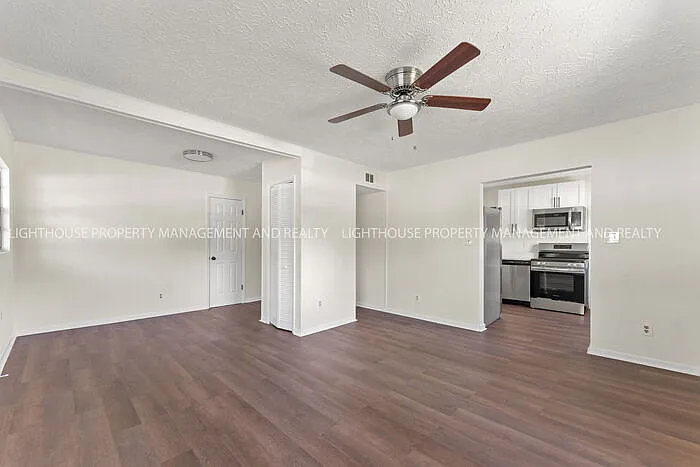 94 Lewis St — Photo 4