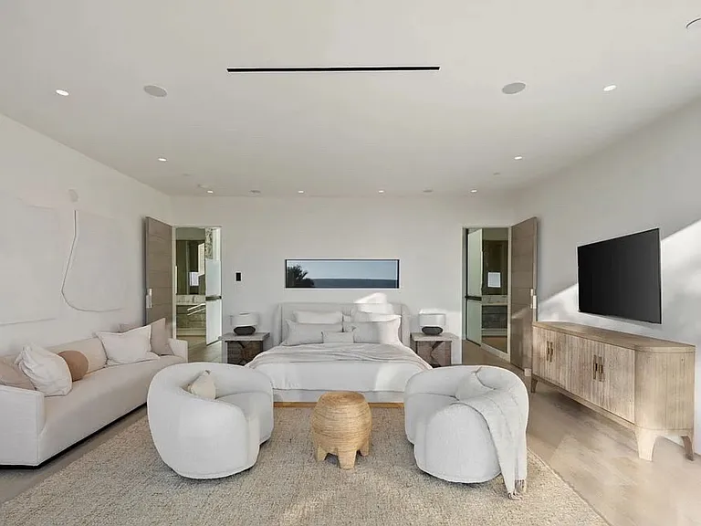 940 Palisades Beach Rd — Photo 12