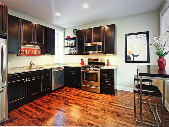 3rd image of 2252 W Waveland Ave #2