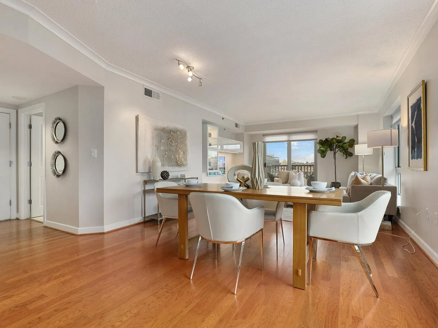 2 bed, 1316 sqft, $4,500 — Photo 2