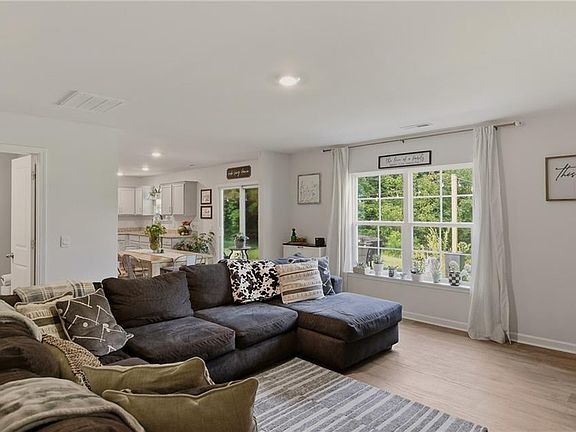 4th image of 1438 Long Hope Dr