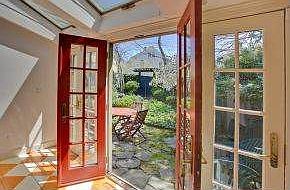 Wonderful Pocket Garden