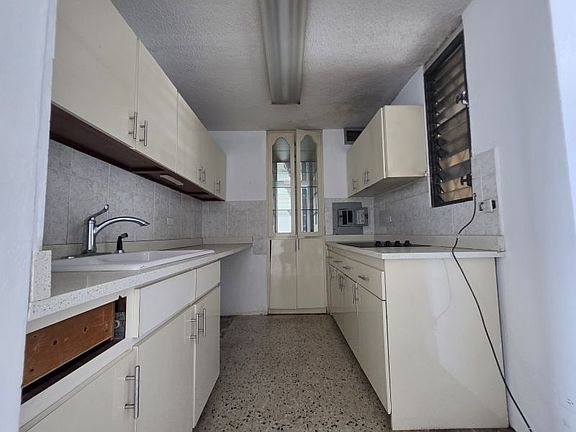 3rd image of Cond Park Lane Calle Santiago Iglesias #65
