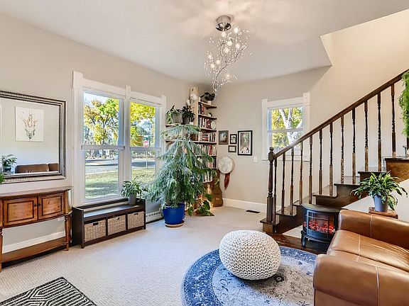 Foyer/entry room/living room