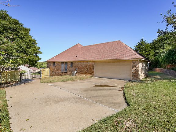 2nd image of 1104 Berkshire Ct