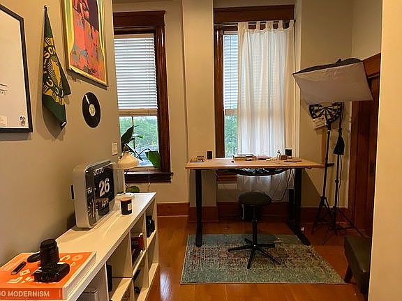 Den or small bedroom