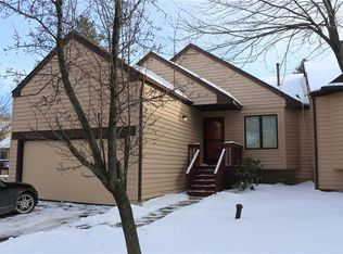 4 Daybreak Ln, Syracuse, NY 13210