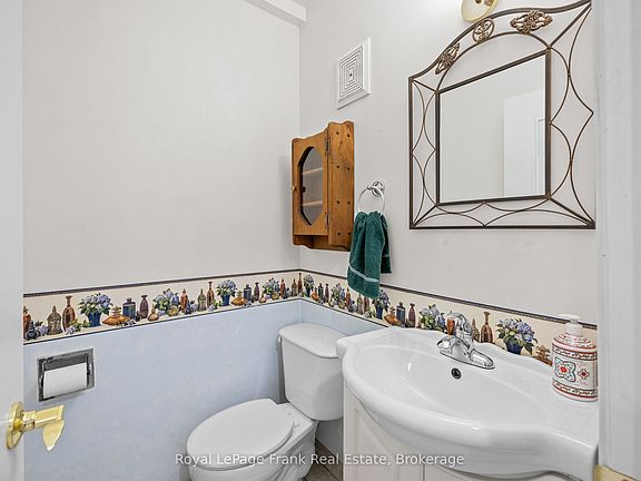 5th image of 18 Reygate Ct #28