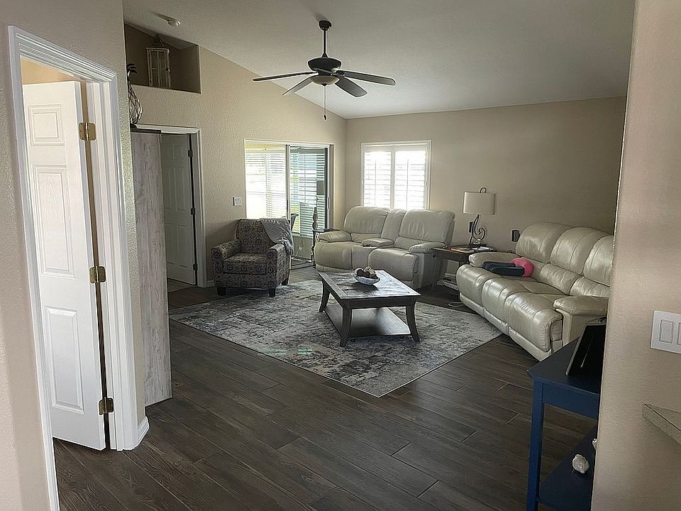 2nd image of 209 Clubhouse Ct
