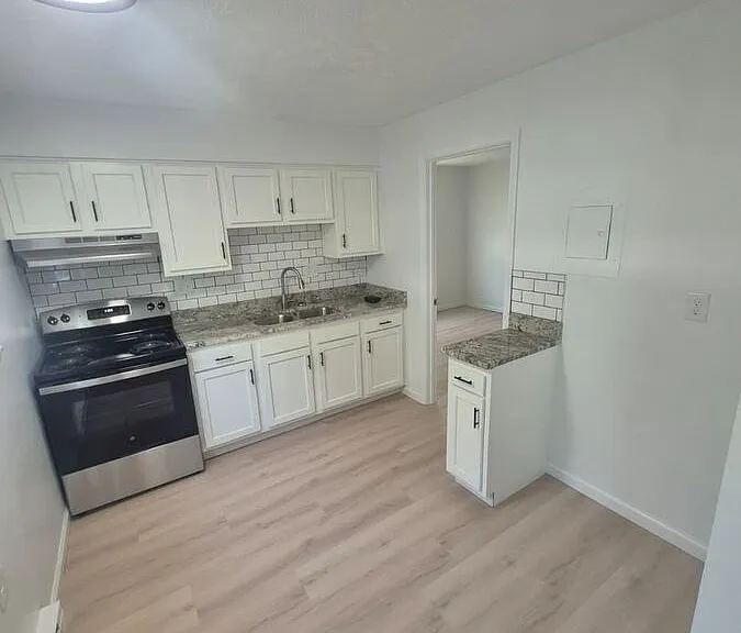 920 Highland Ave #13 — Photo 5