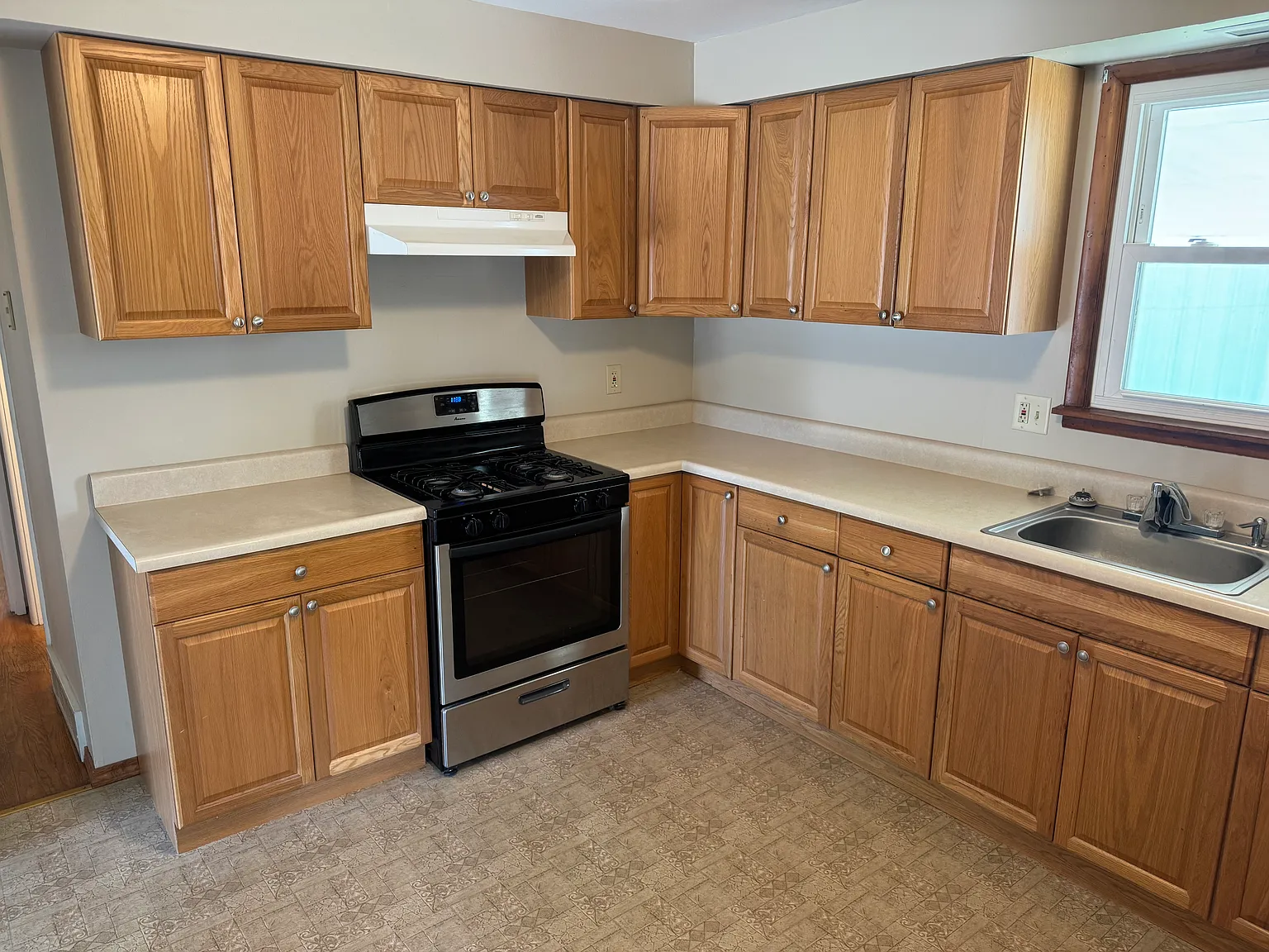 2 bed, 800 sqft, $1,350 — Photo 3