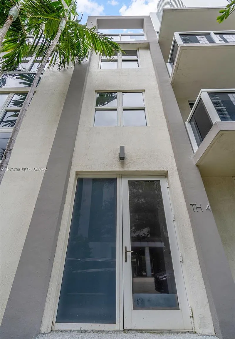 23 Biscayne Bay Condo — Photo 1