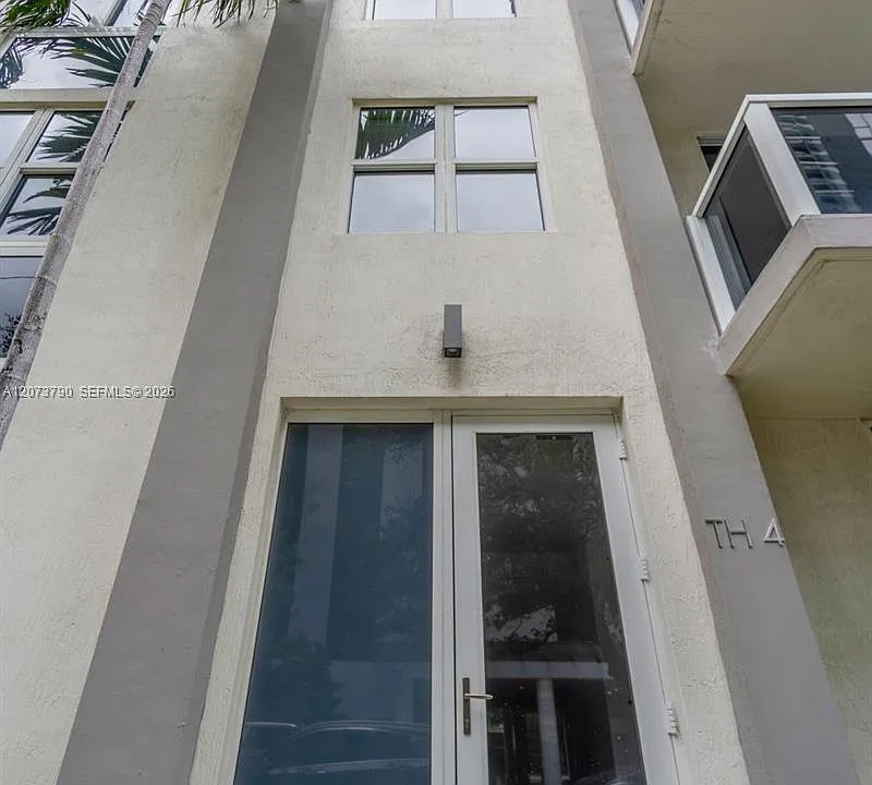 601 NE 23rd St #Townhouse 4