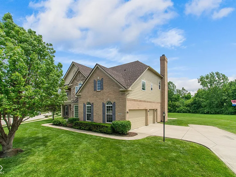 2641 Dawn Ridge Dr — Photo 2